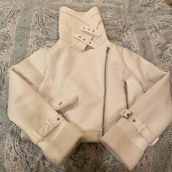 Pretty Little Thing White Cropped Borg Jacket US4 - Picture 3 of 5